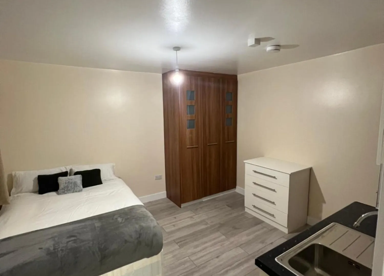 Goshawk Studio Apartments Ickenham